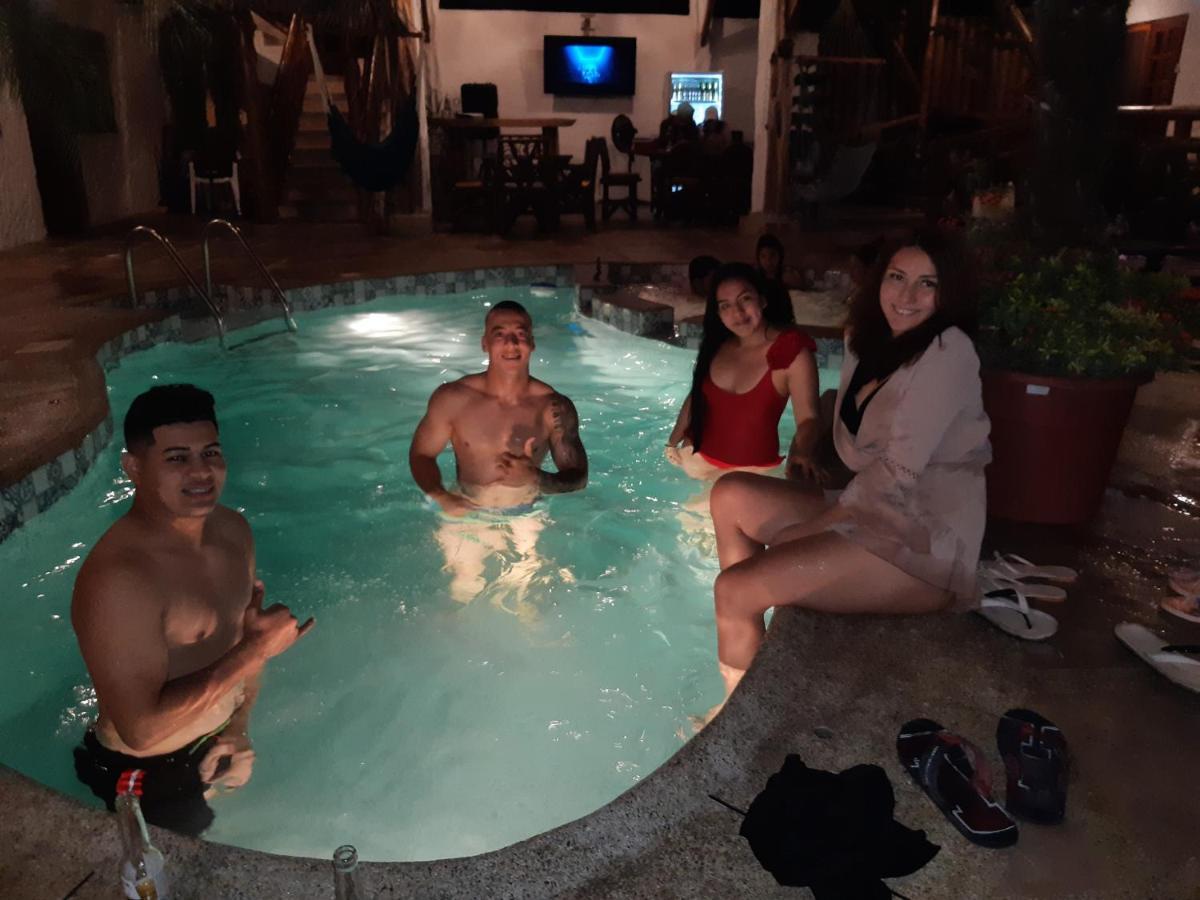 Weekendhostal Montañita المظهر الخارجي الصورة